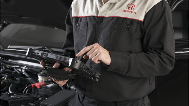 Closeup of an Honda Technician’s hand.
