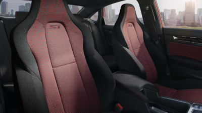 Medium closeup of red and black front row sports seats with “Si” badging.